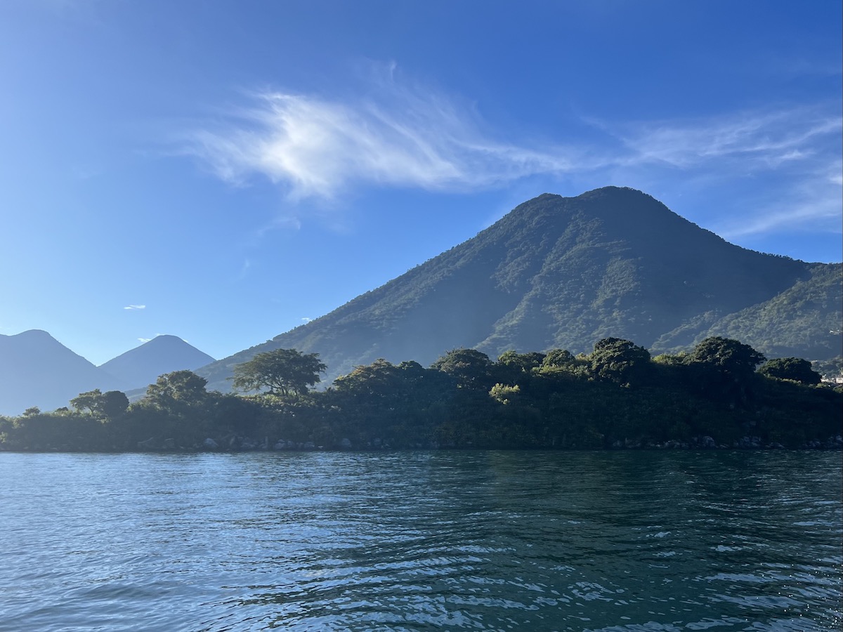 Der Atitlan-See ist ein Traum, auf diesem Vulkan wächst unser Kaffee